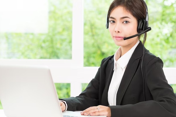 Hình ảnh đội ngũ hỗ trợ khách hàng chuyên nghiệp của 55win, thể hiện sự sẵn sàng trợ giúp và xây dựng lòng tin